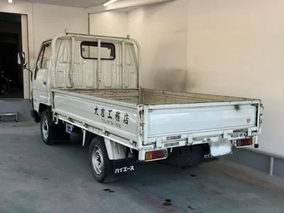 Toyota HIACE TRUCK  с аукциона в Японии