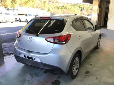 Mazda DEMIO  с аукциона в Японии