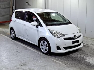 Toyota RACTIS  с аукциона в Японии