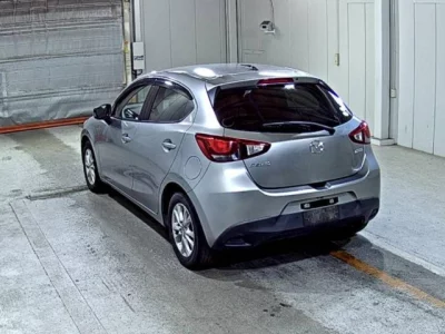 Mazda DEMIO  с аукциона в Японии