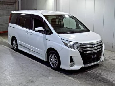 Toyota NOAH  с аукциона в Японии