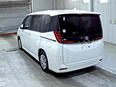Toyota NOAH  с аукциона в Японии
