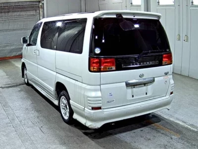 Nissan ELGRAND  с аукциона в Японии