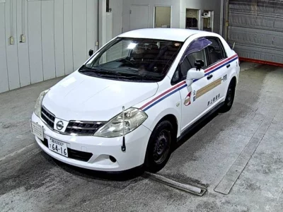 Nissan TIIDA LATIO  с аукциона в Японии