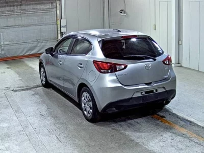 Mazda DEMIO  с аукциона в Японии