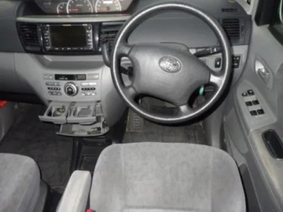 Toyota VOXY  с аукциона в Японии