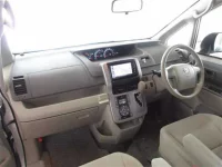 Toyota NOAH лот № 1 оценка R  с аукциона в Японии 2