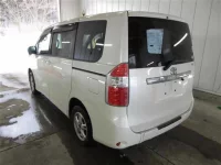 Toyota NOAH лот № 1 оценка R  с аукциона в Японии 1