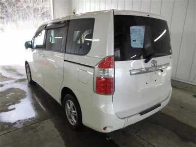 Toyota NOAH  с аукциона в Японии