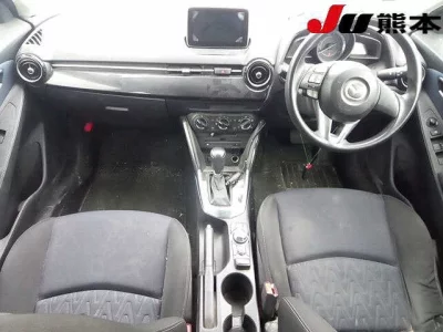 Mazda DEMIO  с аукциона в Японии