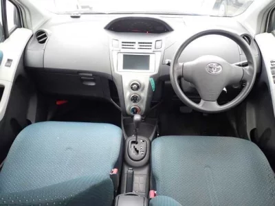 Toyota VITZ  с аукциона в Японии