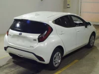 Toyota AQUA лот № 2008 оценка 3.5  с аукциона в Японии 1