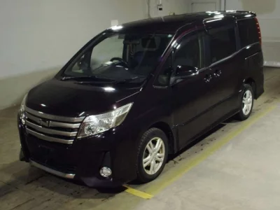 Toyota NOAH  с аукциона в Японии