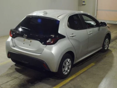 Toyota YARIS  с аукциона в Японии