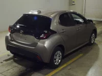 Toyota YARIS лот № 6015 оценка RA  с аукциона в Японии 1