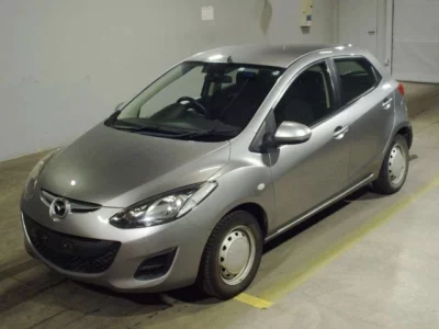 Mazda DEMIO  с аукциона в Японии