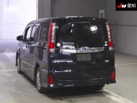 Toyota NOAH лот № 4031 оценка R  с аукциона в Японии 1
