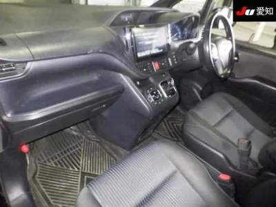 Toyota NOAH  с аукциона в Японии