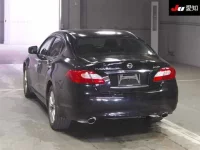 Nissan FUGA лот № 30010 оценка 4  с аукциона в Японии 1