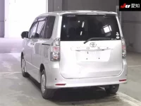 Toyota VOXY лот № 30152 оценка 3.5  с аукциона в Японии 1
