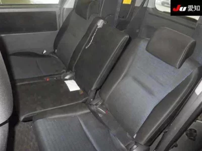 Toyota VOXY  с аукциона в Японии