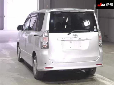 Toyota VOXY  с аукциона в Японии