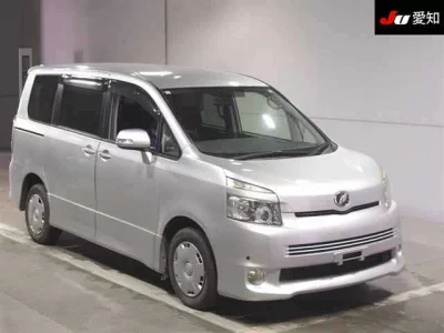 Toyota VOXY  с аукциона в Японии