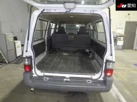 Mazda BONGO VAN лот № 20037 оценка 3  с аукциона в Японии 3