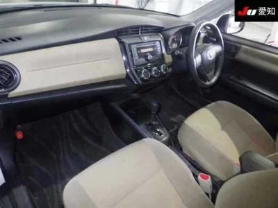 Toyota COROLLA AXIO  с аукциона в Японии