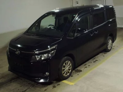 Toyota VOXY  с аукциона в Японии