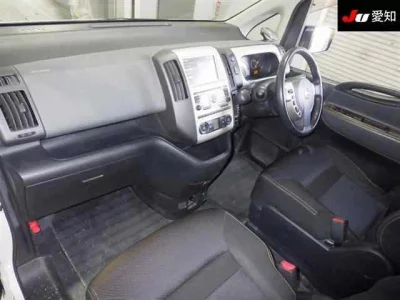 Nissan SERENA  с аукциона в Японии