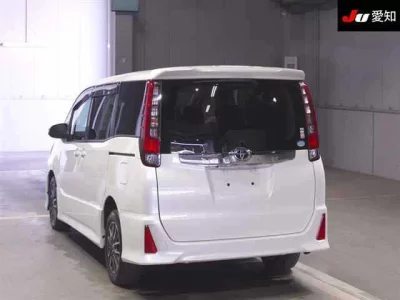 Toyota NOAH  с аукциона в Японии