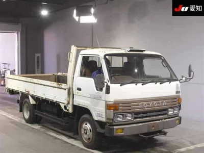 Toyota DYNA  с аукциона в Японии