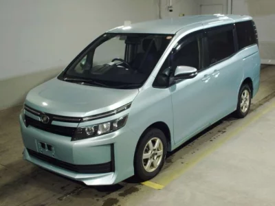 Toyota VOXY  с аукциона в Японии