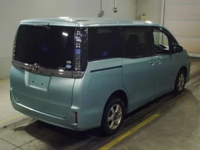 Toyota VOXY  с аукциона в Японии