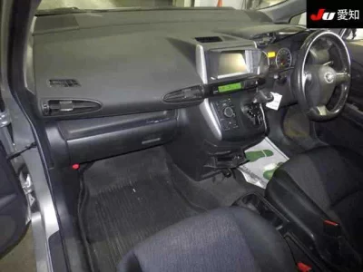 Toyota WISH  с аукциона в Японии