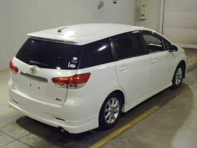 Toyota WISH  с аукциона в Японии