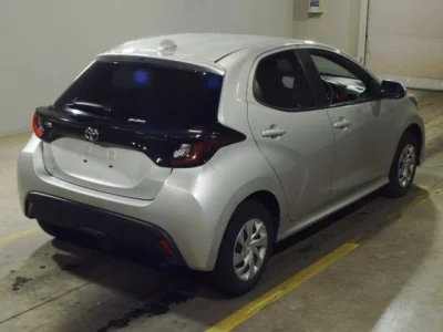 Toyota YARIS  с аукциона в Японии