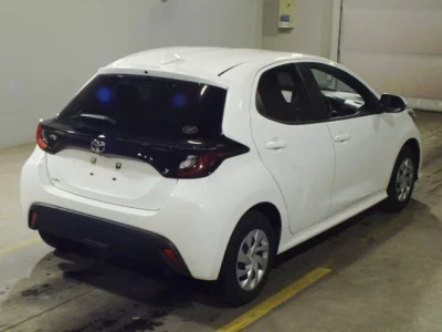 Toyota YARIS  с аукциона в Японии