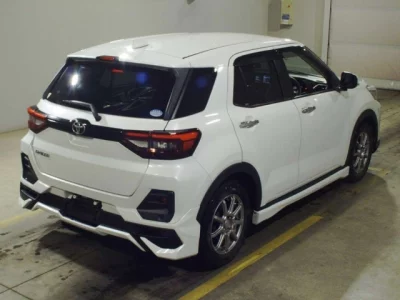 Toyota RAIZE  с аукциона в Японии