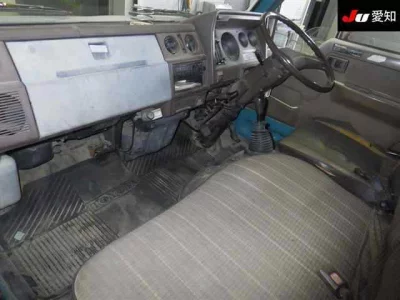 Toyota DYNA  с аукциона в Японии