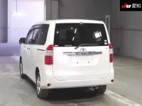 Toyota NOAH лот № 30902 оценка R  с аукциона в Японии 1