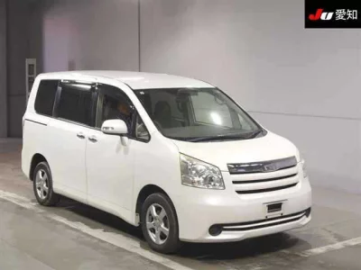 Toyota NOAH  с аукциона в Японии