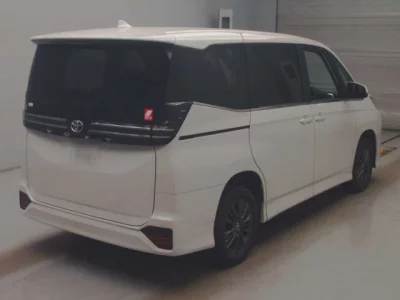 Toyota VOXY  с аукциона в Японии