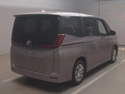 Toyota NOAH  с аукциона в Японии