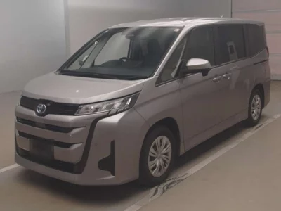 Toyota NOAH  с аукциона в Японии