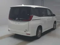 Toyota NOAH лот № 22021 оценка 4.5  с аукциона в Японии 1