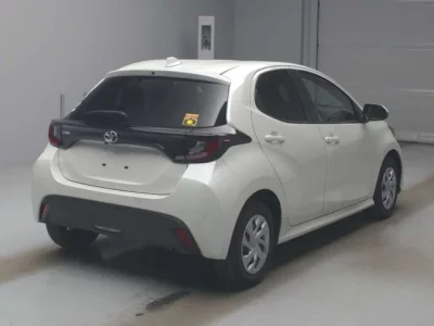 Toyota YARIS  с аукциона в Японии