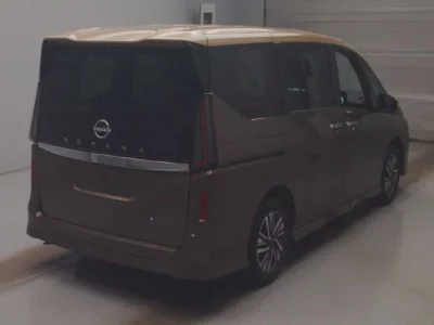 Nissan SERENA  с аукциона в Японии