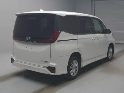 Toyota NOAH  с аукциона в Японии